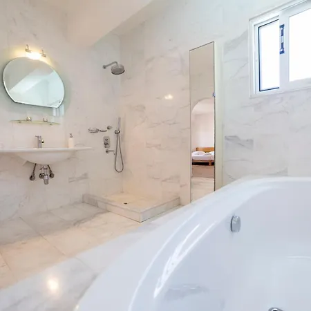 Felicia Dream House * Kamena Vourla