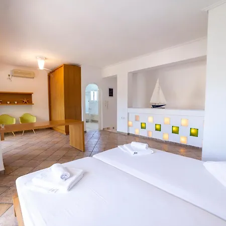 Felicia Dream House * Kamena Vourla