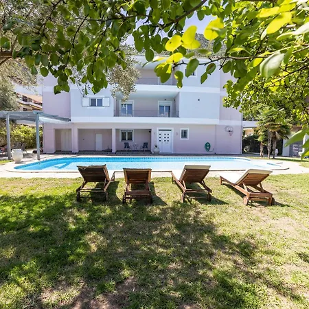 Felicia Dream House Kamena Vourla