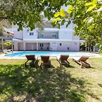 Felicia Dream House קמנה וורלה