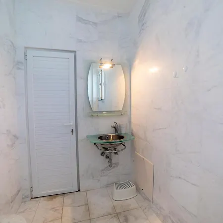 Felicia Dream House * Kamena Vourla