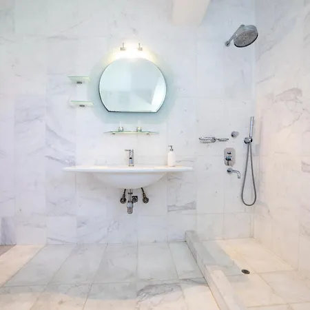 Felicia Dream House Kamena Vourla