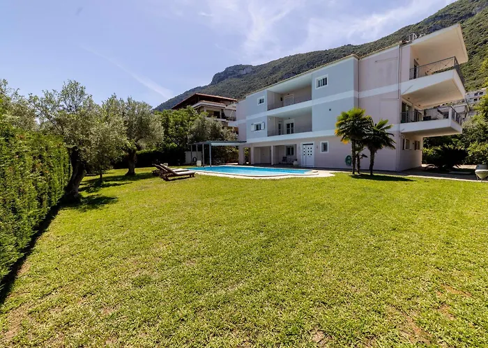 Felicia Dream House * Kamena Vourla